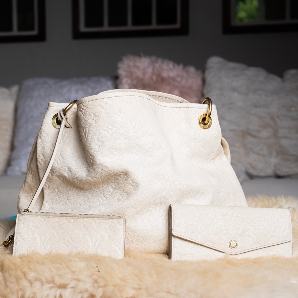 Louis Vuitton Artsy MM Beige Bag, Coin Purse and Wallet